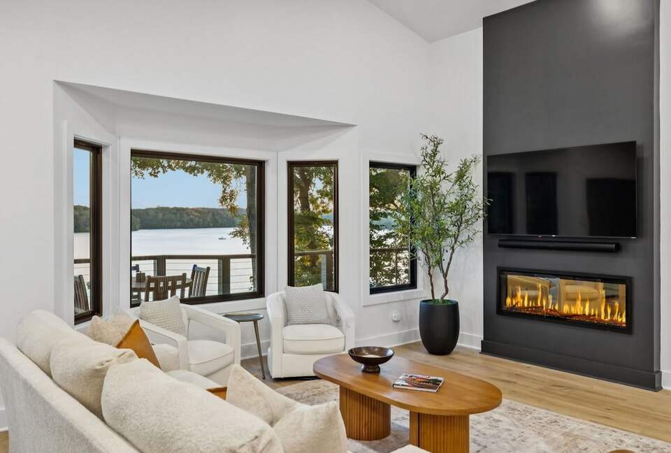 A Luxe Lakefront Escape Above Tim’s Ford - Winchester, Tennessee