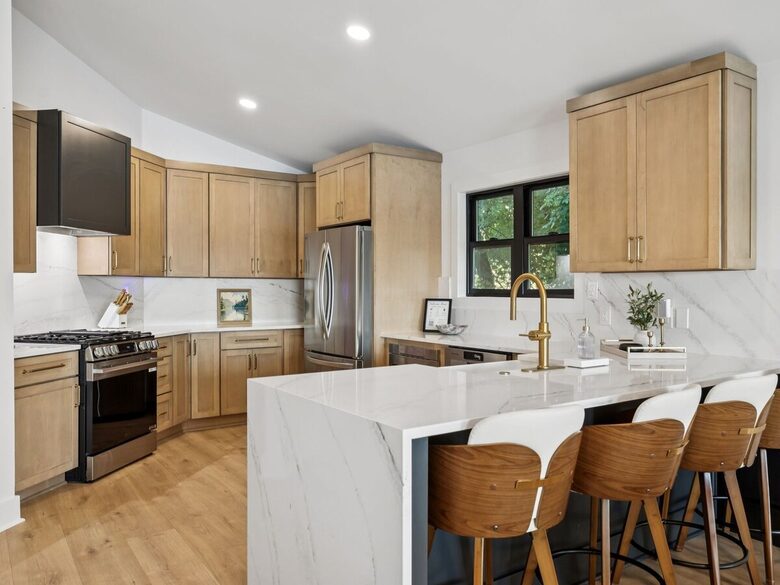 A Luxe Lakefront Escape Above Tim’s Ford - Winchester, Tennessee