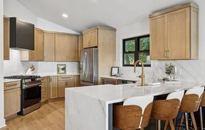 A Luxe Lakefront Escape Above Tim’s Ford - Winchester, Tennessee