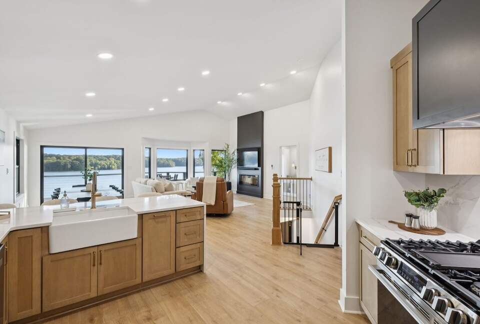 A Luxe Lakefront Escape Above Tim’s Ford - Winchester, Tennessee