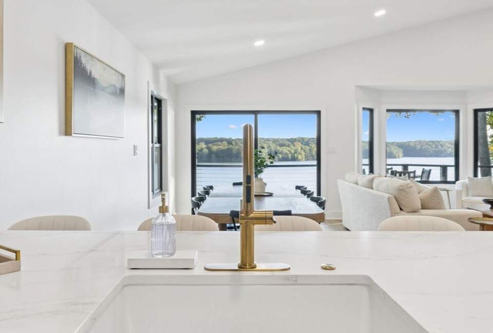 A Luxe Lakefront Escape Above Tim’s Ford - Winchester, Tennessee