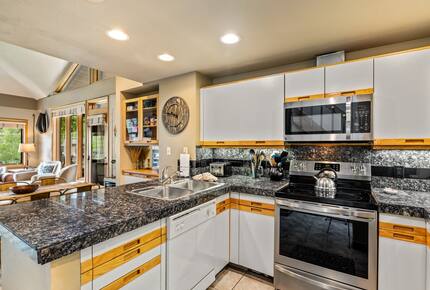 Spacious Trappeur’s Lodge Retreat Near Steamboat Base Area - Steamboat Springs, Colorado