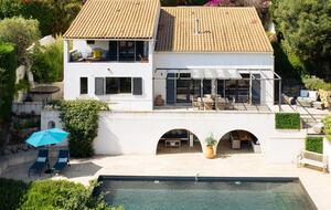Sea-View Villa Above the Gulf of Saint-Tropez - Les Issambres, France