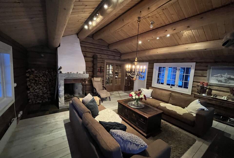 Kvitfjell, Authentic Scandinavian Log Cabin with Ski-Out Access - Fåvang, Norway
