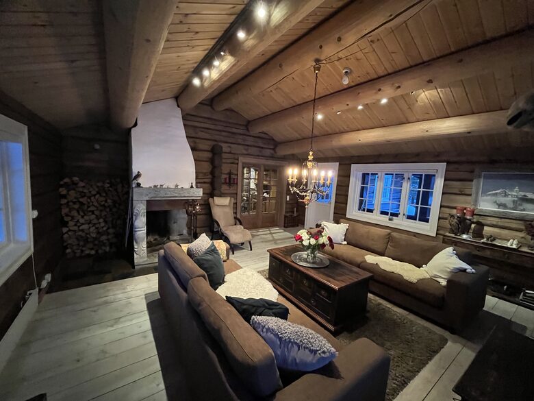 Kvitfjell, Authentic Scandinavian Log Cabin with Ski-Out Access - Fåvang, Norway