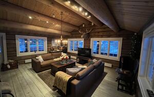 Kvitfjell, Authentic Scandinavian Log Cabin with Ski-Out Access - Fåvang, Norway