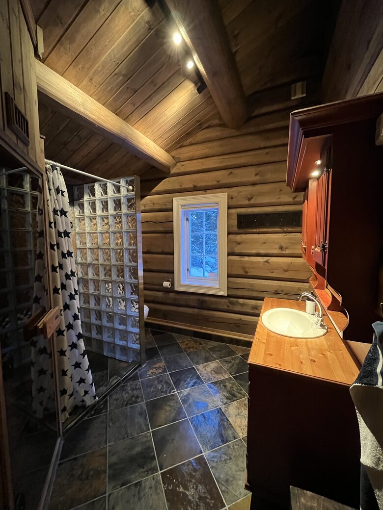 Kvitfjell, Authentic Scandinavian Log Cabin with Ski-Out Access - Fåvang, Norway