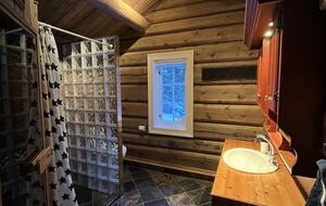 Kvitfjell, Authentic Scandinavian Log Cabin with Ski-Out Access - Fåvang, Norway