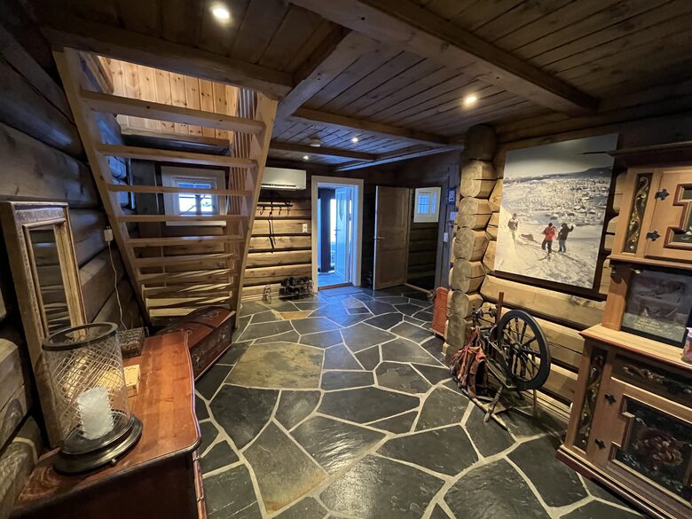 Kvitfjell, Authentic Scandinavian Log Cabin with Ski-Out Access - Fåvang, Norway