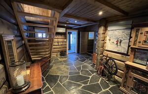 Kvitfjell, Authentic Scandinavian Log Cabin with Ski-Out Access - Fåvang, Norway