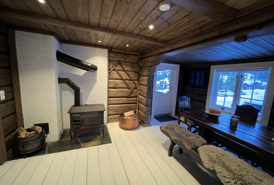 Kvitfjell, Authentic Scandinavian Log Cabin with Ski-Out Access - Fåvang, Norway