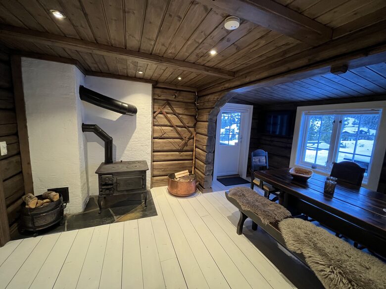 Kvitfjell, Authentic Scandinavian Log Cabin with Ski-Out Access - Fåvang, Norway