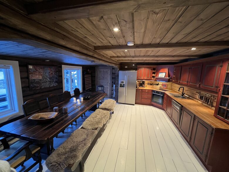 Kvitfjell, Authentic Scandinavian Log Cabin with Ski-Out Access - Fåvang, Norway