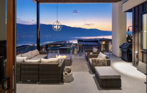 Contemporary Kelowna Escape with Panoramic Views - Kelowna, Canada