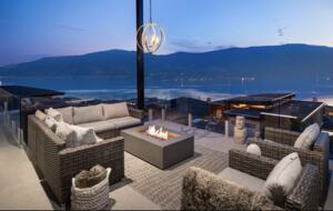 Contemporary Kelowna Escape with Panoramic Views - Kelowna, Canada