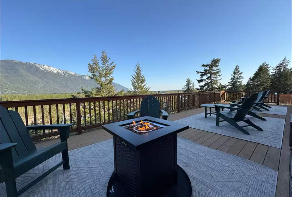 Glacier Area Retreat with River & Mountain Views - Columbia Falls, Montana