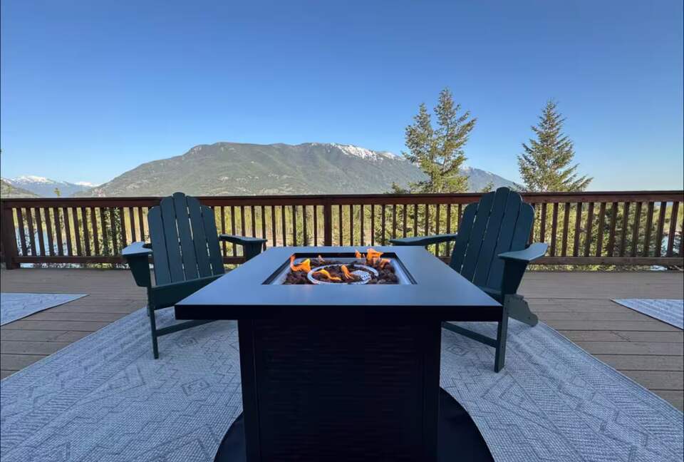 Glacier Area Retreat with River & Mountain Views - Columbia Falls, Montana