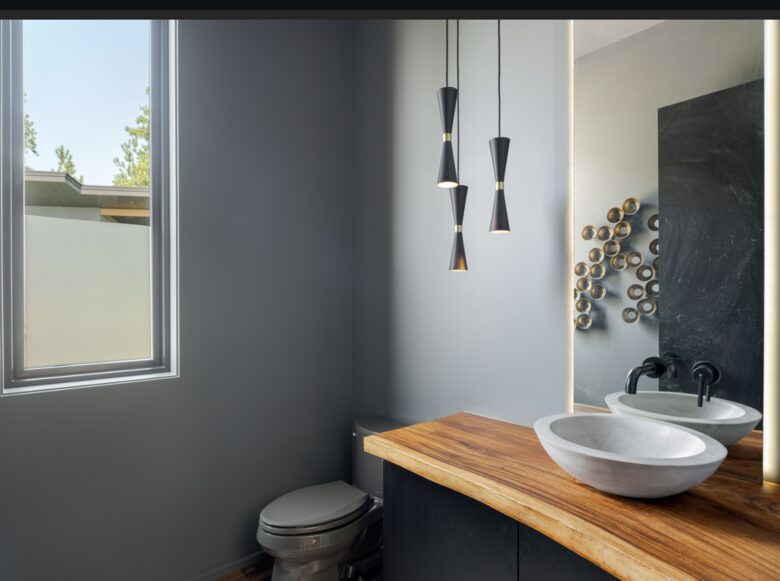 Contemporary Kelowna Escape with Panoramic Views - Kelowna, Canada