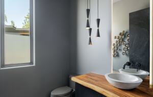 Contemporary Kelowna Escape with Panoramic Views - Kelowna, Canada