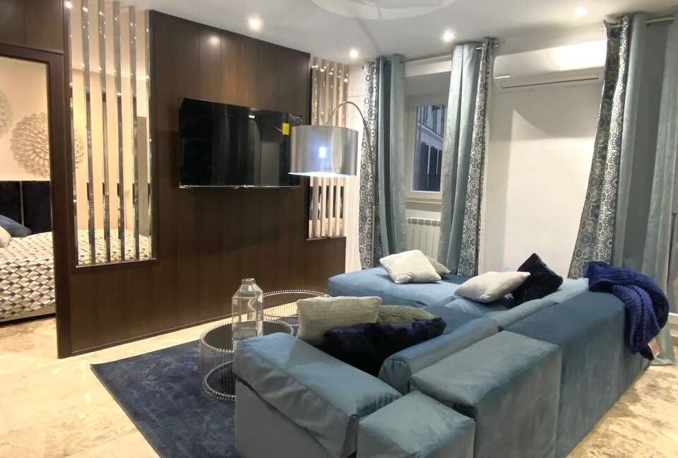 Historic Center Comfort Near the Royal Palace - Madrid, Spain