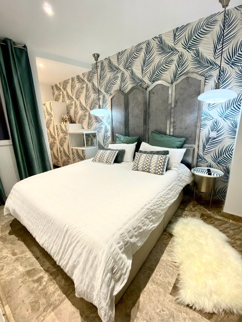 Historic Center Comfort Near the Royal Palace - Madrid, Spain