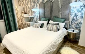 Historic Center Comfort Near the Royal Palace - Madrid, Spain