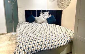 Historic Center Comfort Near the Royal Palace - Madrid, Spain