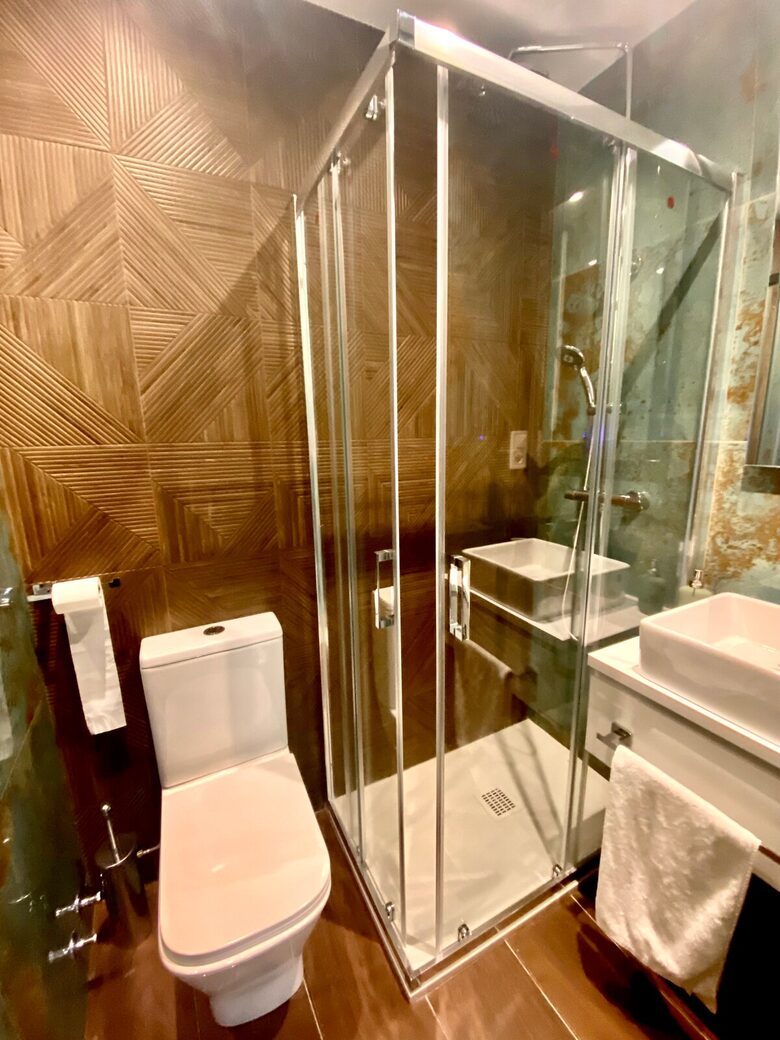 Historic Center Comfort Near the Royal Palace - Madrid, Spain