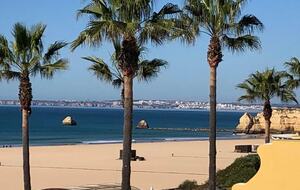 3 minutes walking from home