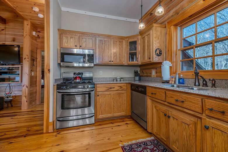 Private White Oak Mountain Retreat with Expansive Decks - Columbus, North Carolina