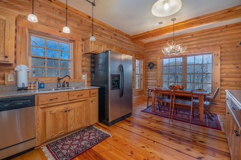 Private White Oak Mountain Retreat with Expansive Decks - Columbus, North Carolina