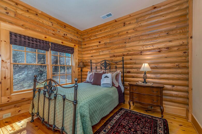 Private White Oak Mountain Retreat with Expansive Decks - Columbus, North Carolina