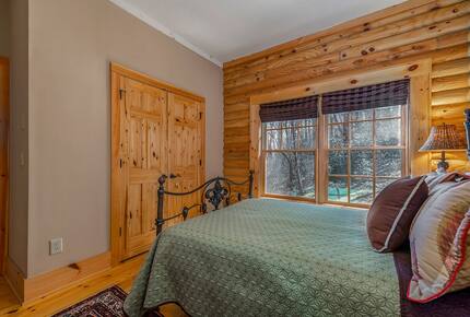 Private White Oak Mountain Retreat with Expansive Decks - Columbus, North Carolina