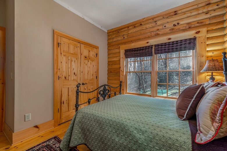 Private White Oak Mountain Retreat with Expansive Decks - Columbus, North Carolina