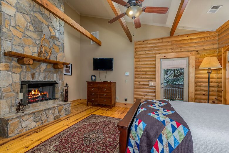 Historic Family Estate with Indoor Hot Tub in Upstate New York - New Berlin, New York