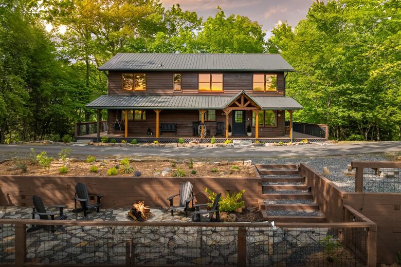 Blue Ridge Vista with Long-Range Mountain Views - Blue Ridge, Georgia