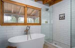 Blue Ridge Vista with Long-Range Mountain Views - Blue Ridge, Georgia