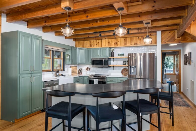 Blue Ridge Vista with Long-Range Mountain Views - Blue Ridge, Georgia