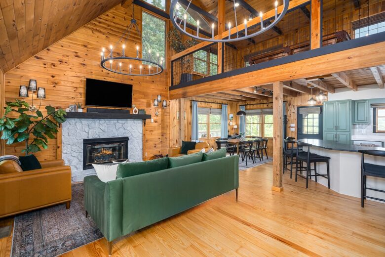 Blue Ridge Vista with Long-Range Mountain Views - Blue Ridge, Georgia