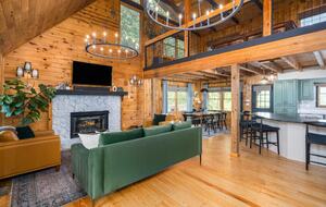 Blue Ridge Vista with Long-Range Mountain Views - Blue Ridge, Georgia