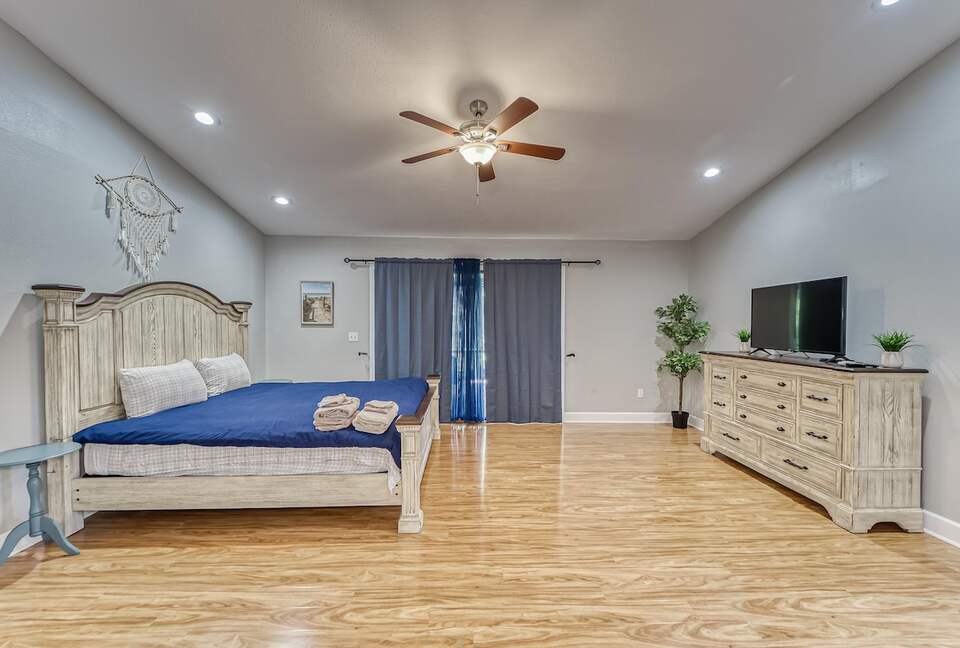 Relaxed Riverside Home with Private Dock and Balcony - Tampa, Florida