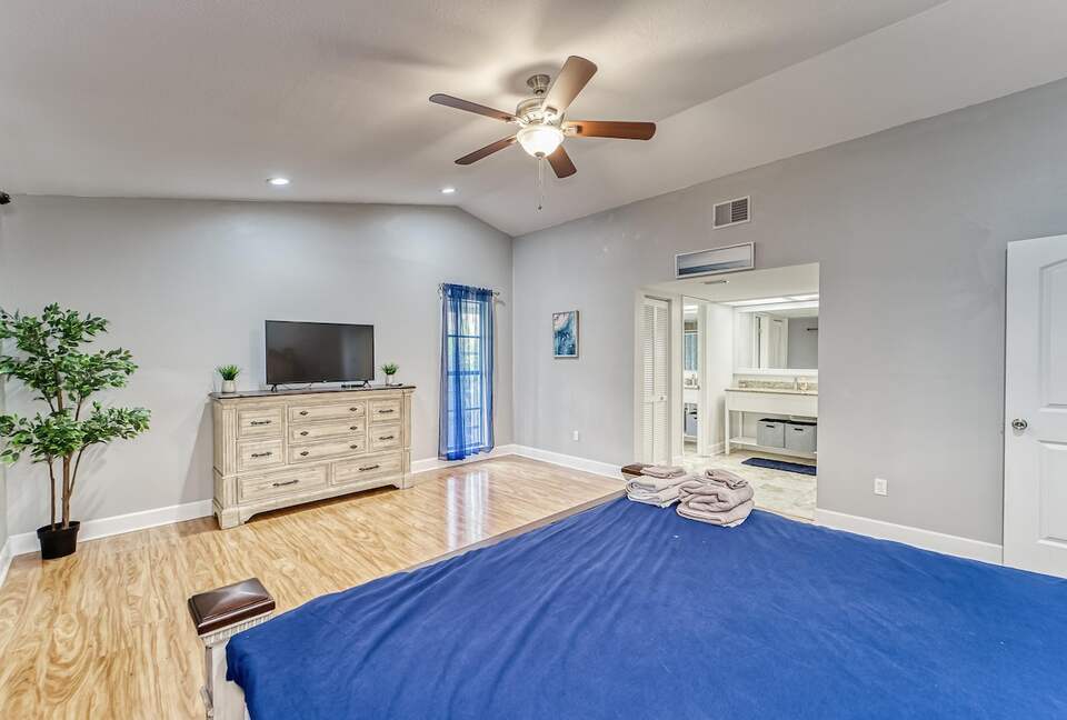 Relaxed Riverside Home with Private Dock and Balcony - Tampa, Florida