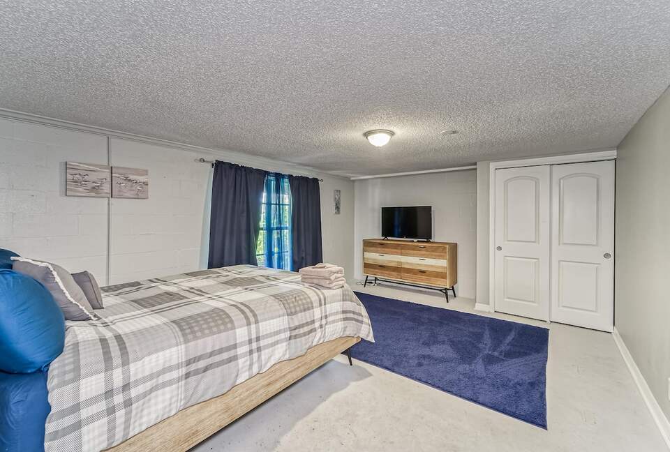 Relaxed Riverside Home with Private Dock and Balcony - Tampa, Florida