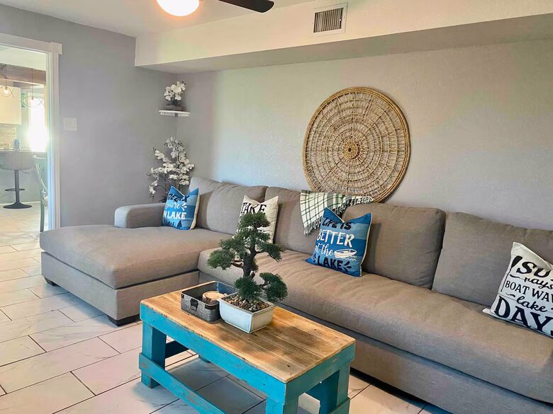 Modern Lakefront Escape Near Dallas with Endless Views - Kemp, Texas