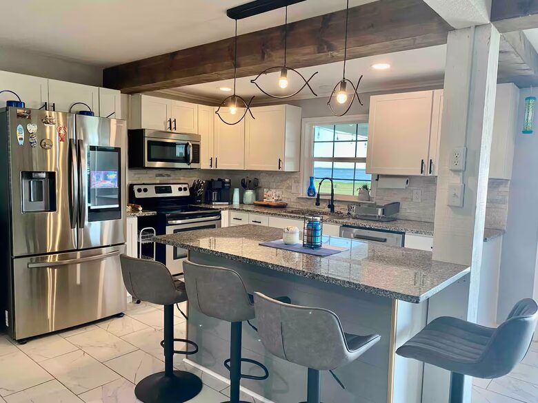 Modern Lakefront Escape Near Dallas with Endless Views - Kemp, Texas