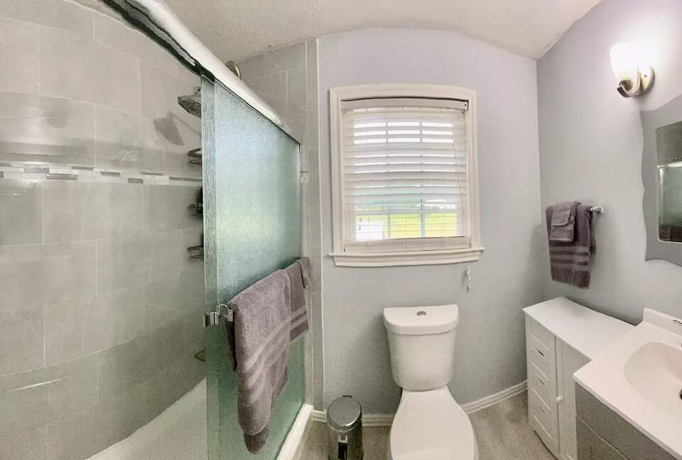 Modern Lakefront Escape Near Dallas with Endless Views - Kemp, Texas