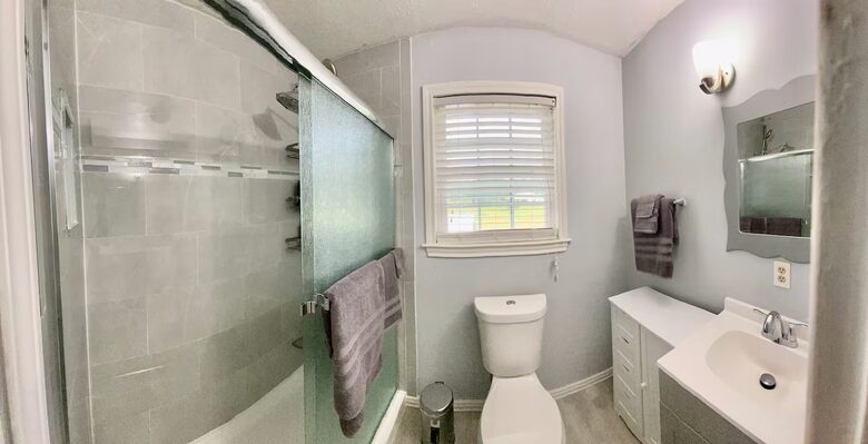 Modern Lakefront Escape Near Dallas with Endless Views - Kemp, Texas