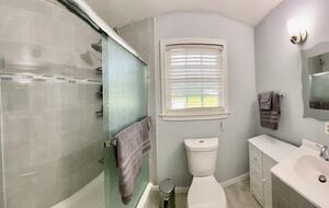 Modern Lakefront Escape Near Dallas with Endless Views - Kemp, Texas