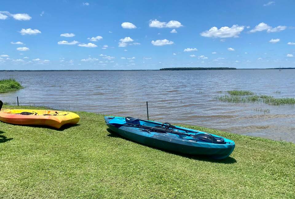 Modern Lakefront Escape Near Dallas with Endless Views - Kemp, Texas