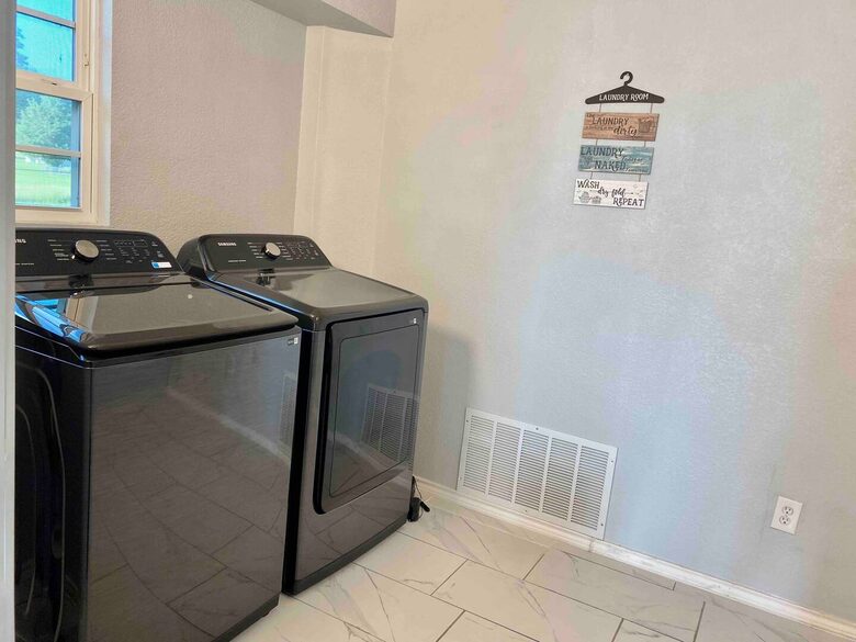 Modern Lakefront Escape Near Dallas with Endless Views - Kemp, Texas